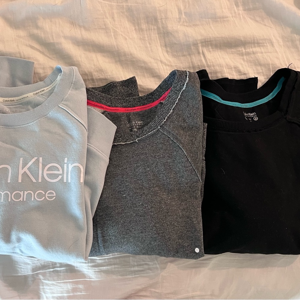 BUNDLE!!!
3 calvin klein sweatshirts